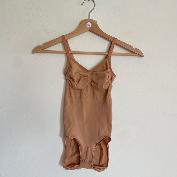 SKIMS Other - Skims seamless sculpt bodysuit shapewear small/medium